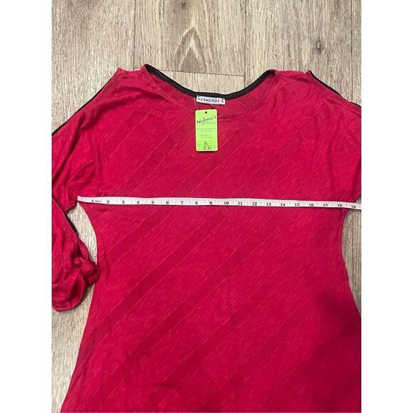Mesmerize Red Cold Shoulder XL Top - Picture 4 of 6